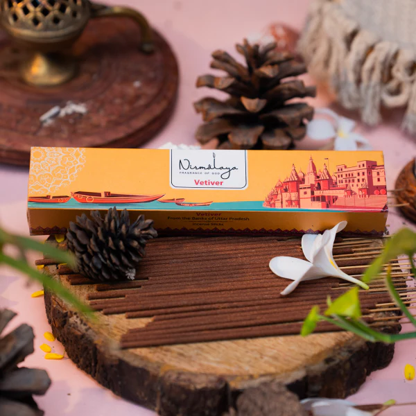Natural Vetiver incense sticks from Varanasi with an earthy and cooling fragrance, ideal for meditation and restful sleep.

